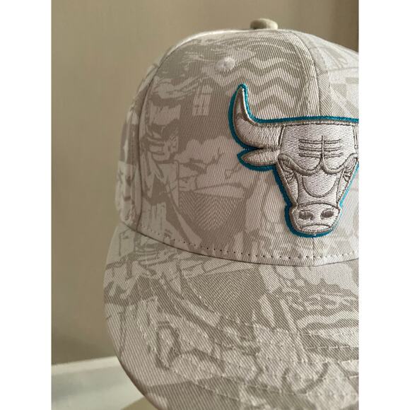 CHICAGO BULLS 2023/24 Artist Hat Series by POSE Jordan Nickel - Picture 5 of 8